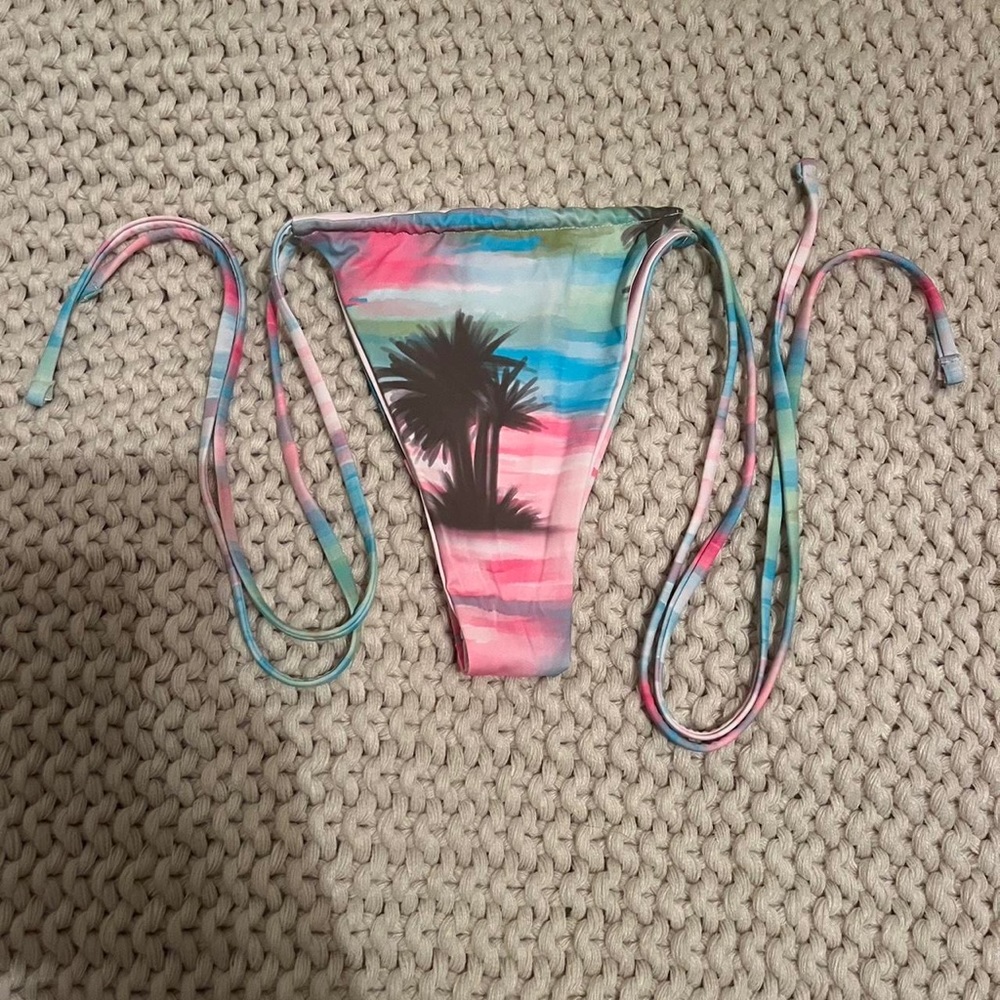 Frankie’s bikinis palmz